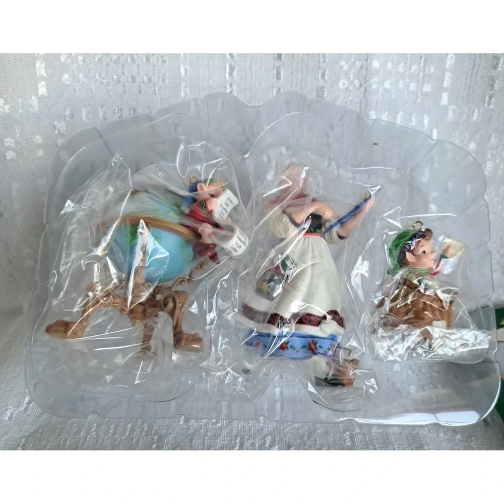 Hallmark Keepsake Ornament Collector's Club  